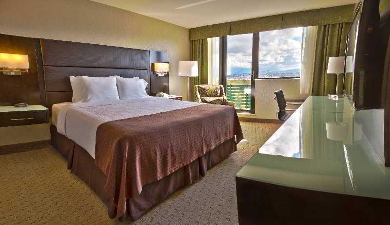 Holiday Inn Vancouver-Centre Broadway By Ihg Экстерьер фото
