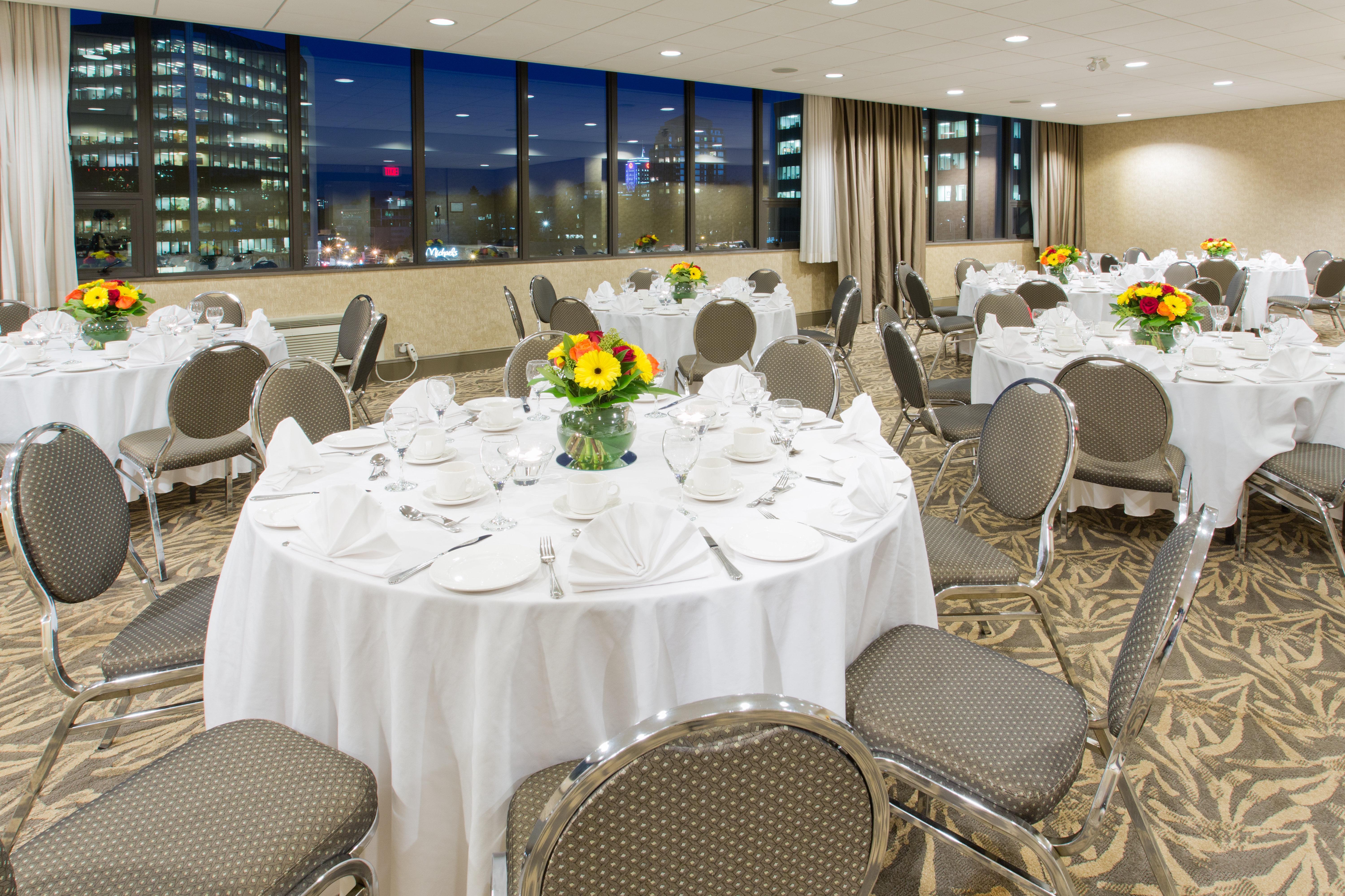 Holiday Inn Vancouver-Centre Broadway By Ihg Экстерьер фото
