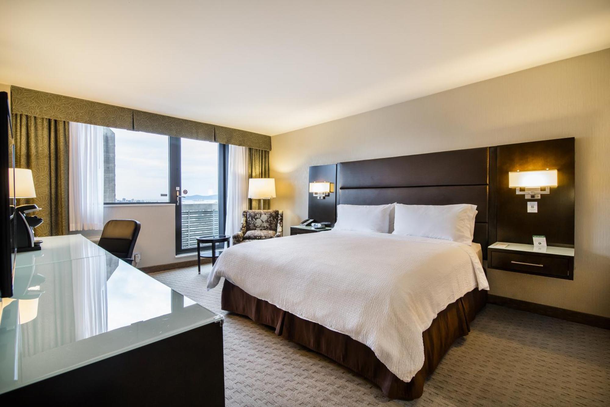 Holiday Inn Vancouver-Centre Broadway By Ihg Экстерьер фото