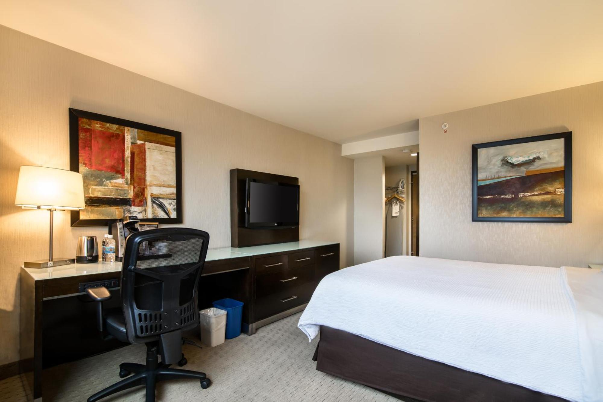 Holiday Inn Vancouver-Centre Broadway By Ihg Экстерьер фото