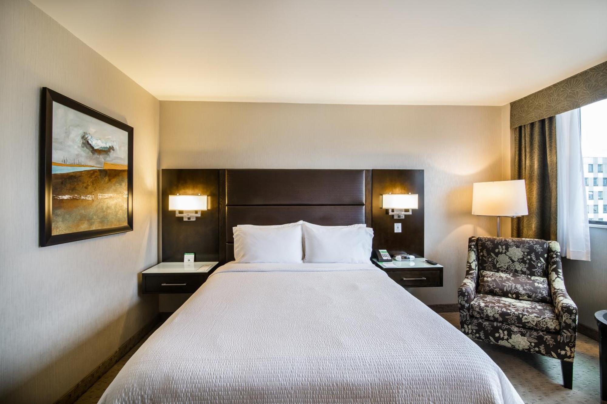 Holiday Inn Vancouver-Centre Broadway By Ihg Экстерьер фото