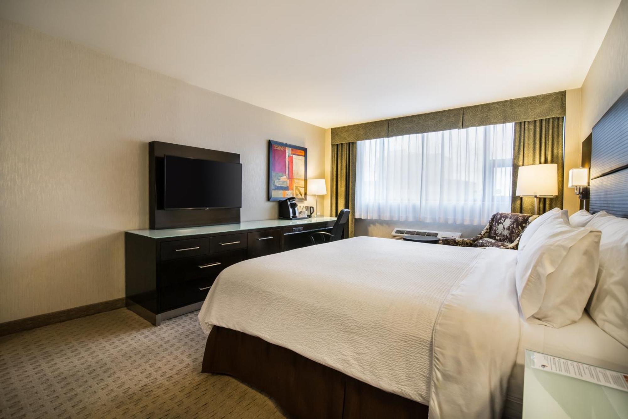 Holiday Inn Vancouver-Centre Broadway By Ihg Экстерьер фото