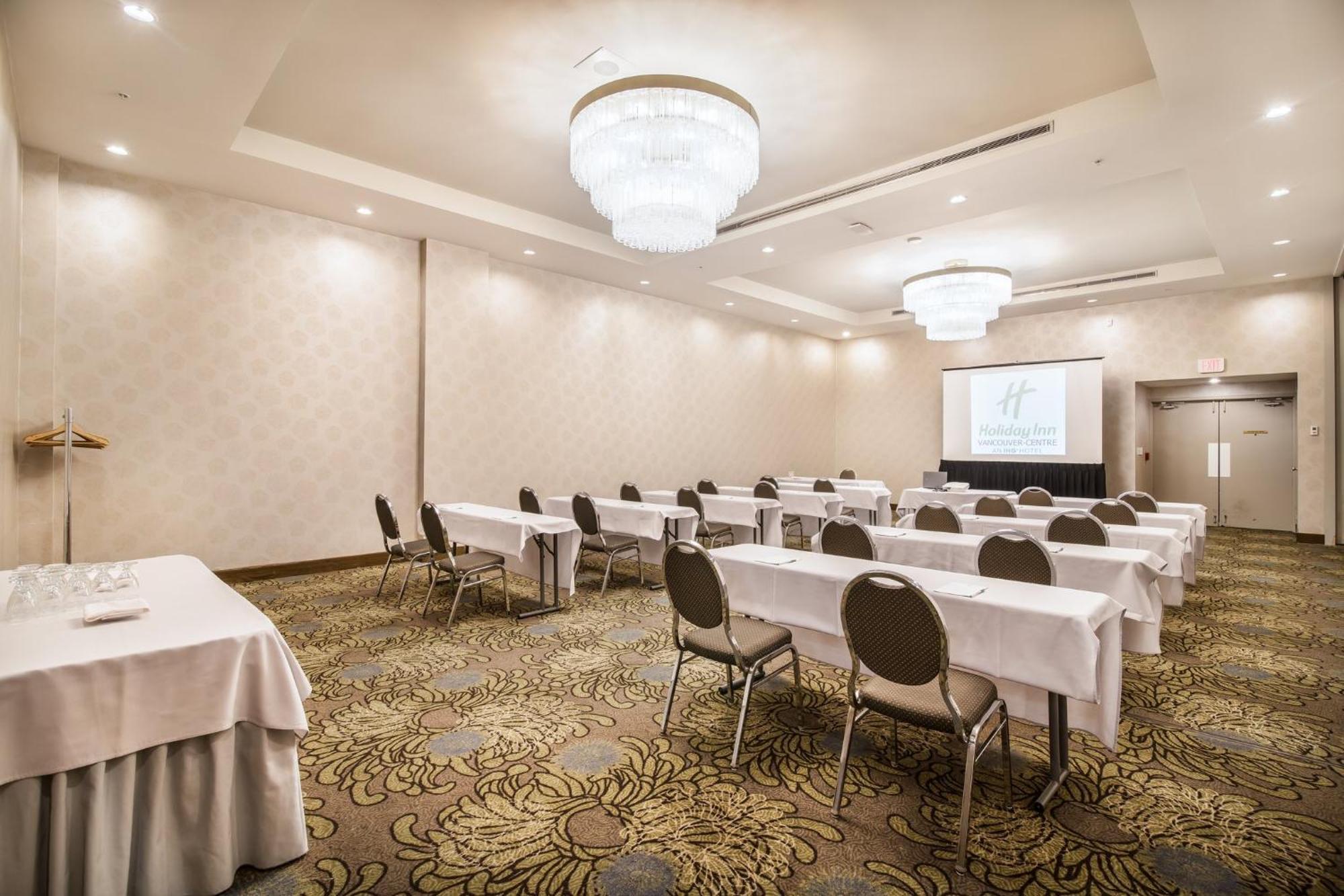Holiday Inn Vancouver-Centre Broadway By Ihg Экстерьер фото