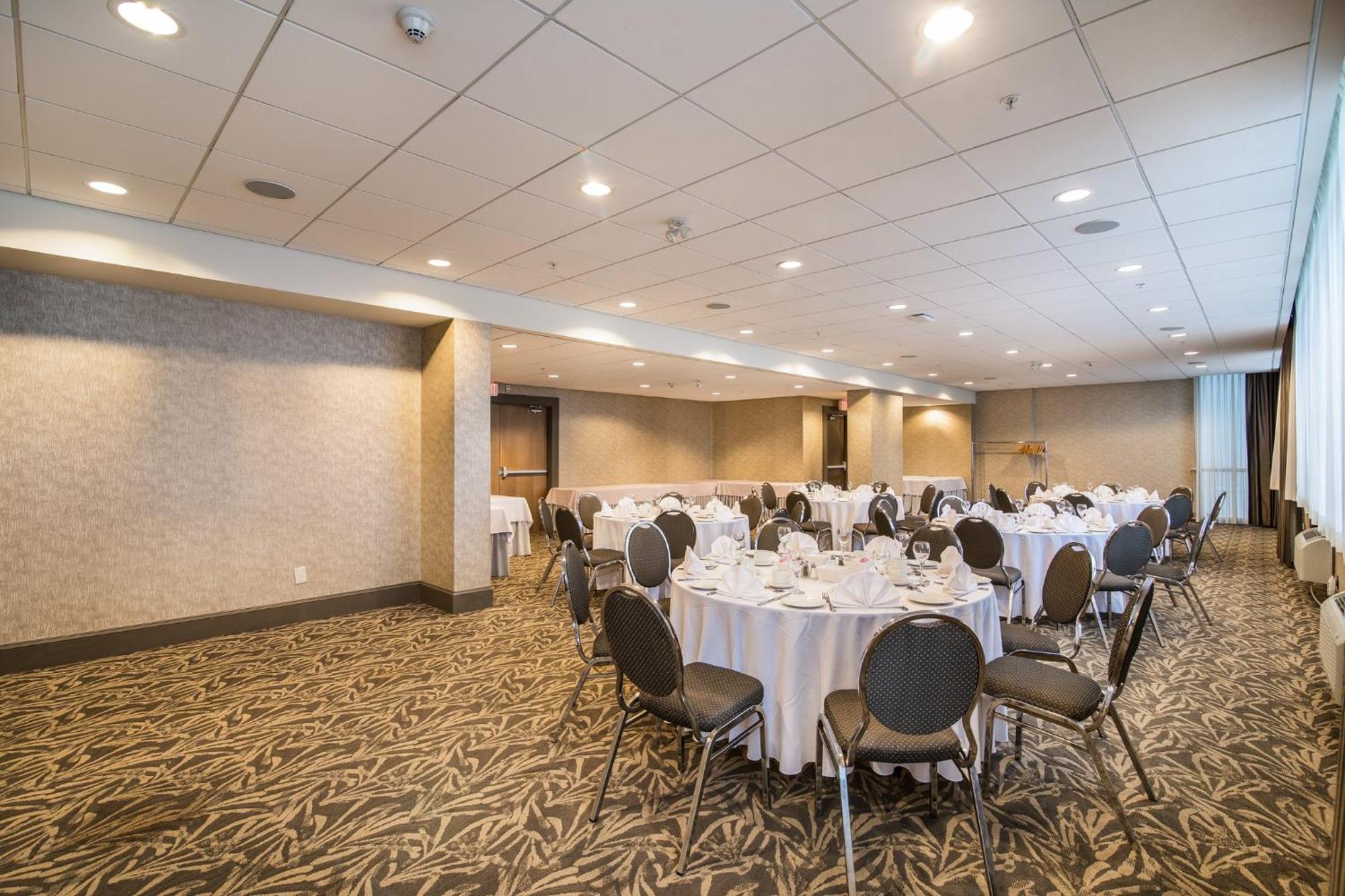 Holiday Inn Vancouver-Centre Broadway By Ihg Экстерьер фото