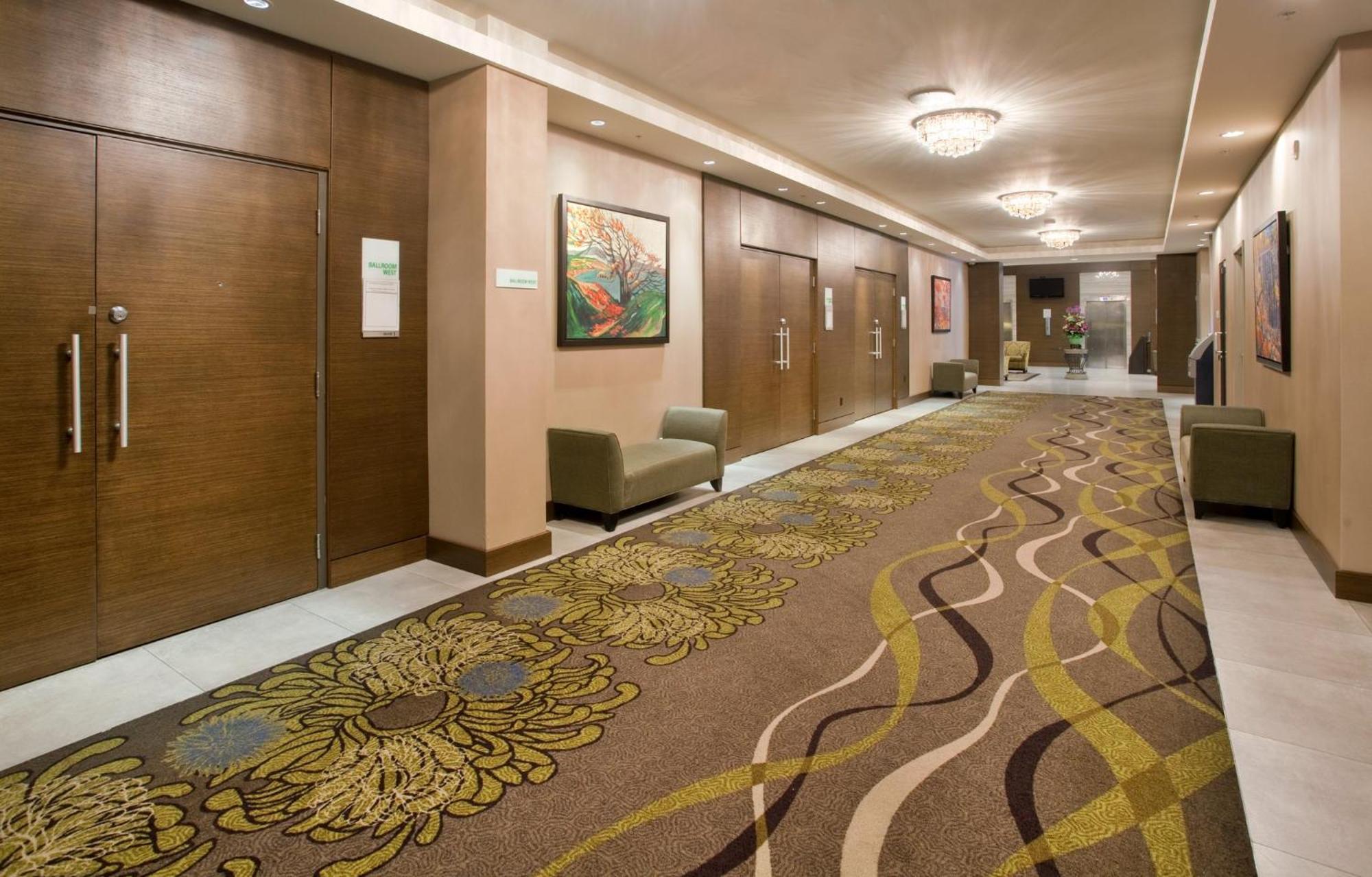 Holiday Inn Vancouver-Centre Broadway By Ihg Экстерьер фото